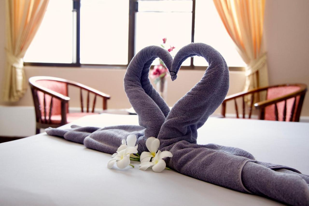 Golden Guesthouse By The Beach Cha Am Ча Ам Екстериор снимка