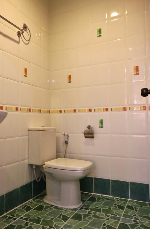Golden Guesthouse By The Beach Cha Am Ча Ам Екстериор снимка